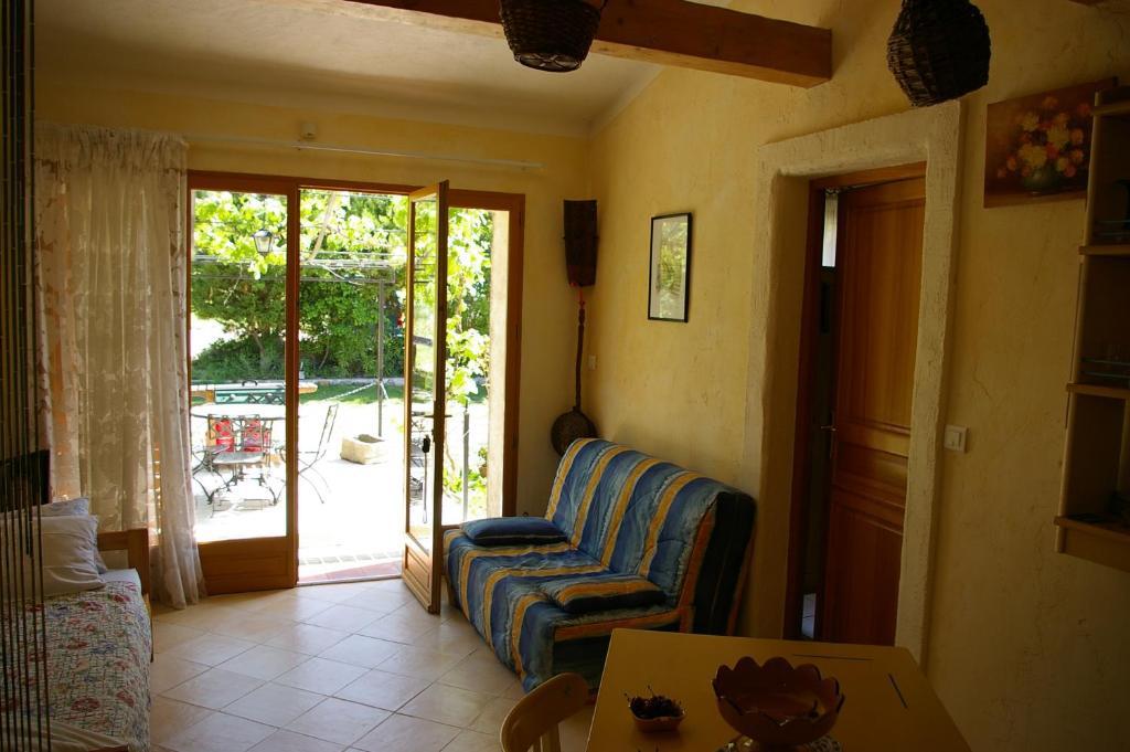 Gite La Paillote Montauroux Exteriör bild
